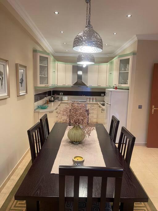 Stylish Central Apartment Тирана Екстер'єр фото
