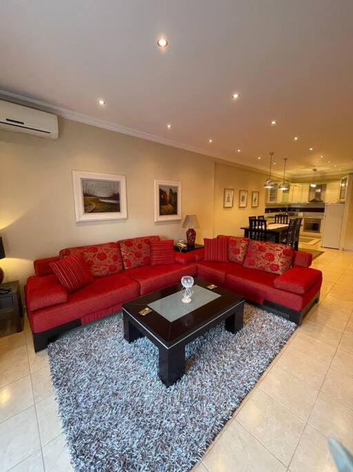 Stylish Central Apartment Тирана Екстер'єр фото