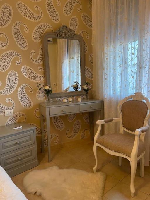 Stylish Central Apartment Тирана Екстер'єр фото