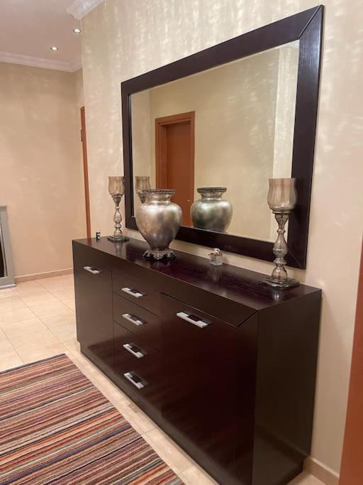 Stylish Central Apartment Тирана Екстер'єр фото