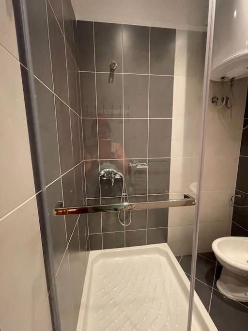 Stylish Central Apartment Тирана Екстер'єр фото